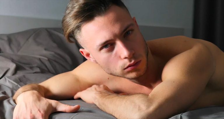 Mon premier sauna gay : glory hole et coquineries
