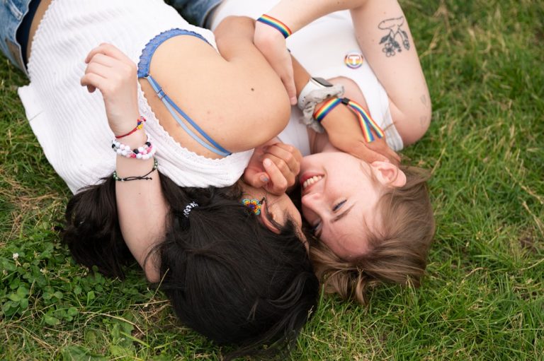 Avis Blued : L&rsquo;App de Rencontre Gay Vaut-Elle Vraiment le Coup ?